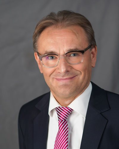 Datenbank-Recruiting – abrufbar für wohnhaft in Österreich Otti & Partner verfügt über eine hochleistungsfähige Bewerberdatenbank mit derzeit über 150.000 vorselektierten Fach- & Führungskräften. Diese Bewerberdatenbank ist ein wichtiges Instrument für uns, um die besten Kandidaten für jede Stelle zu finden. Durch die Eingabe von Suchkriterien können wir unsere Suche sehr effektiv gestalten.